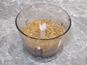 подрібнюємо горіхи