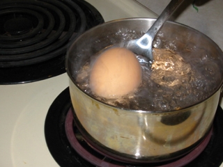 відварюємо яйця круто