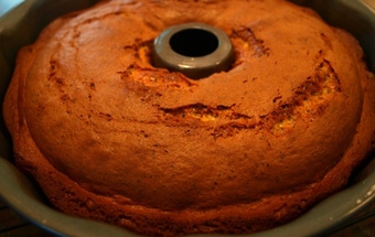 запікаємо лимонний пиріг з маком в духовці