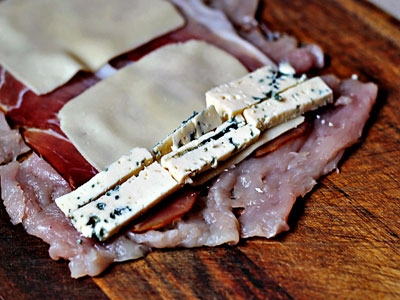 два сиру на м'ясі