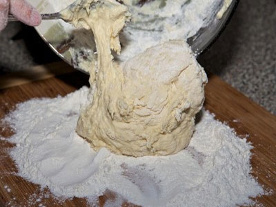 тісто на столі
