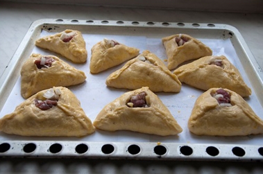 Викладаємо на деко пиріжки