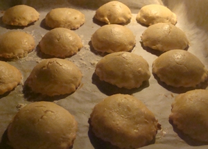 викладаємо печиво на деко