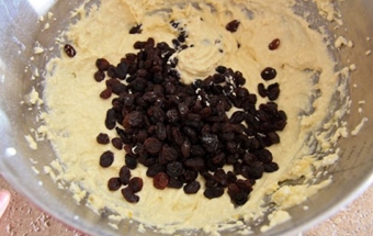 додаємо в тісто всі залишилися компоненти