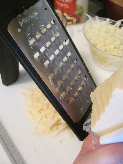 натираємо сир на крупній тертці