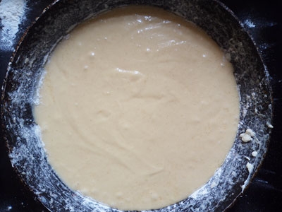 тісто на сковороді