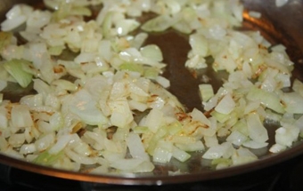 додаємо лук часник