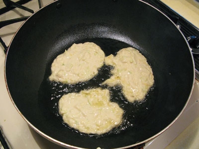 оладки на сковороді