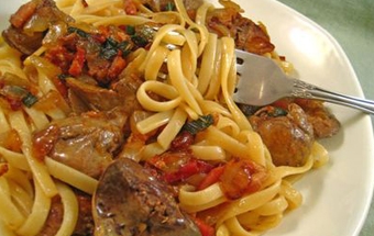 куряча печінка з макаронами
