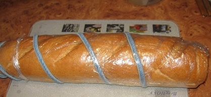 Обмотуємо багет плівкою