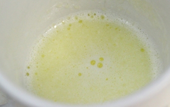 збиваємо жовтки з цукром