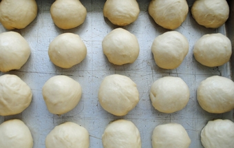 формуємо булочки