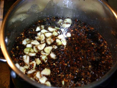 каструля з маринадом