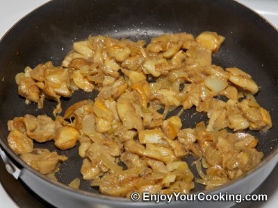 смажену цибулю з грибами