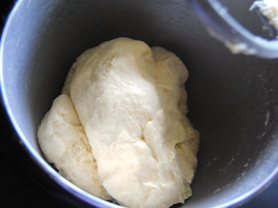 продовжуємо вимішувати тісто