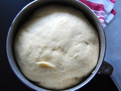 наполягаємо тісто в теплому місці