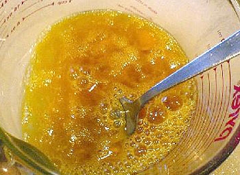 збиваємо яйце