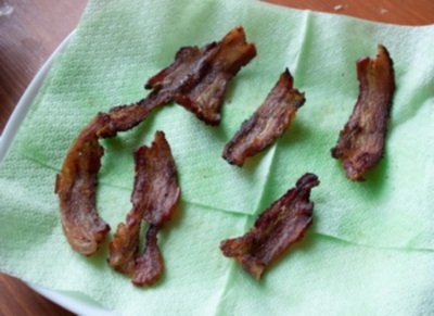 нарізаємо і обсмажуємо бекон