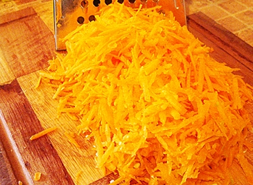 Подрібнюємо морквину