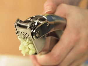 видавлюємо часник