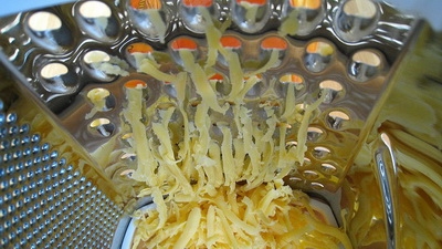 натираємо сир