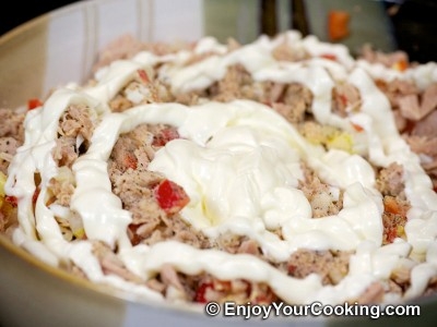 додаємо в салат майонез