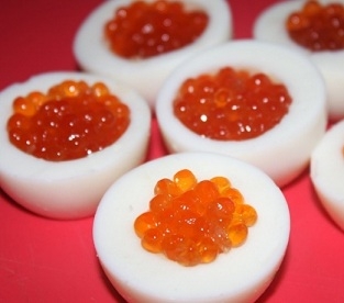 Фаршируємо половинки яєць