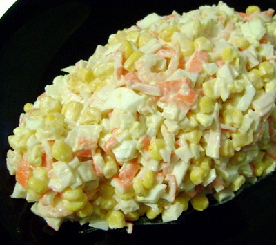 Викладаємо салат у формі горбка