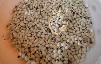 замочуємо у воді квасоля