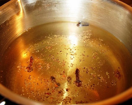 миска зі спеціями