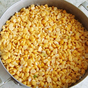 горох в каструлі