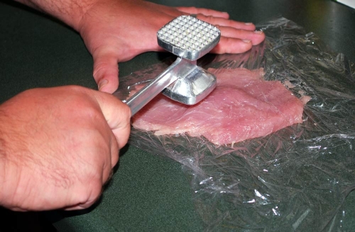 Відбиваємо м'ясо