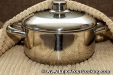 закутуємо каструлю з гречкою в тканинне рушник