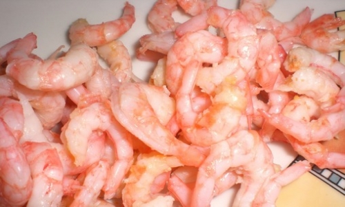 очищаємо креветки