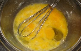 збиваємо яйця з цукром збиваємо яйця