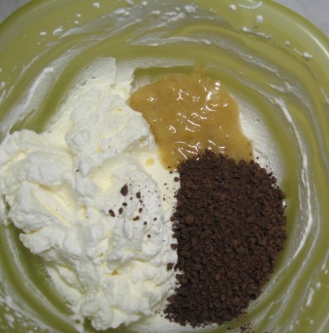 змішуємо інгредієнти для крему