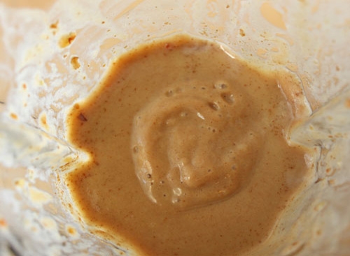 збиті молоко і фініки