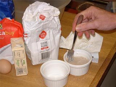 дріжджі з молоком