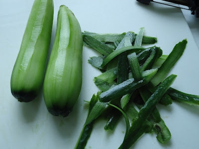 очищені огірки