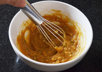 Ще раз добре збиваємо всі компоненти соусу