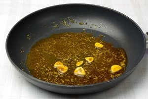 смажимо часник з прянощами