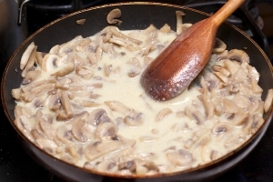 вершковий соус з грибами