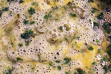 заливаємо суміш в деко або форму