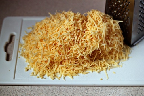 Натираємо сир