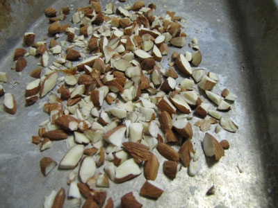 горіхи в каструлі