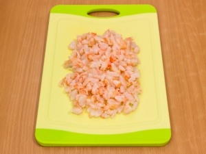 нарізаємо креветки