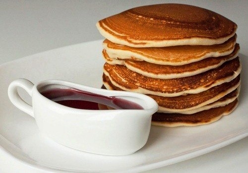 млинці на кефірі з сиропом