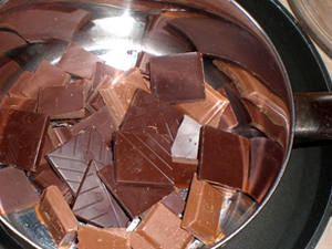 Розтоплюємо твердий шоколад