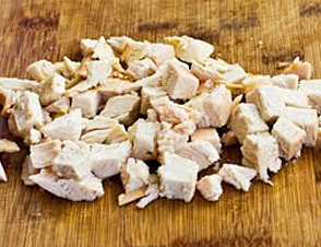 подрібнюємо варене куряче філе