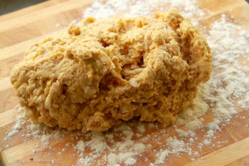 тісто на столі